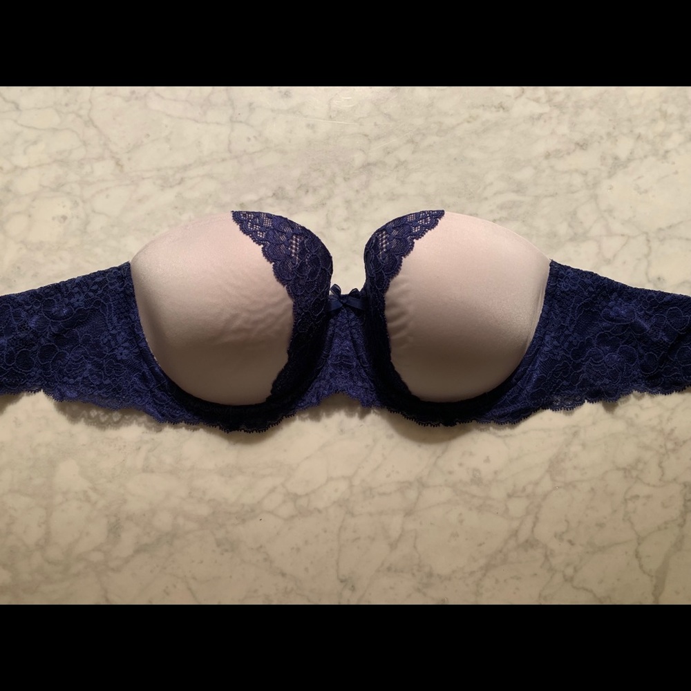 Optional strapless Victoria’s Secret bra